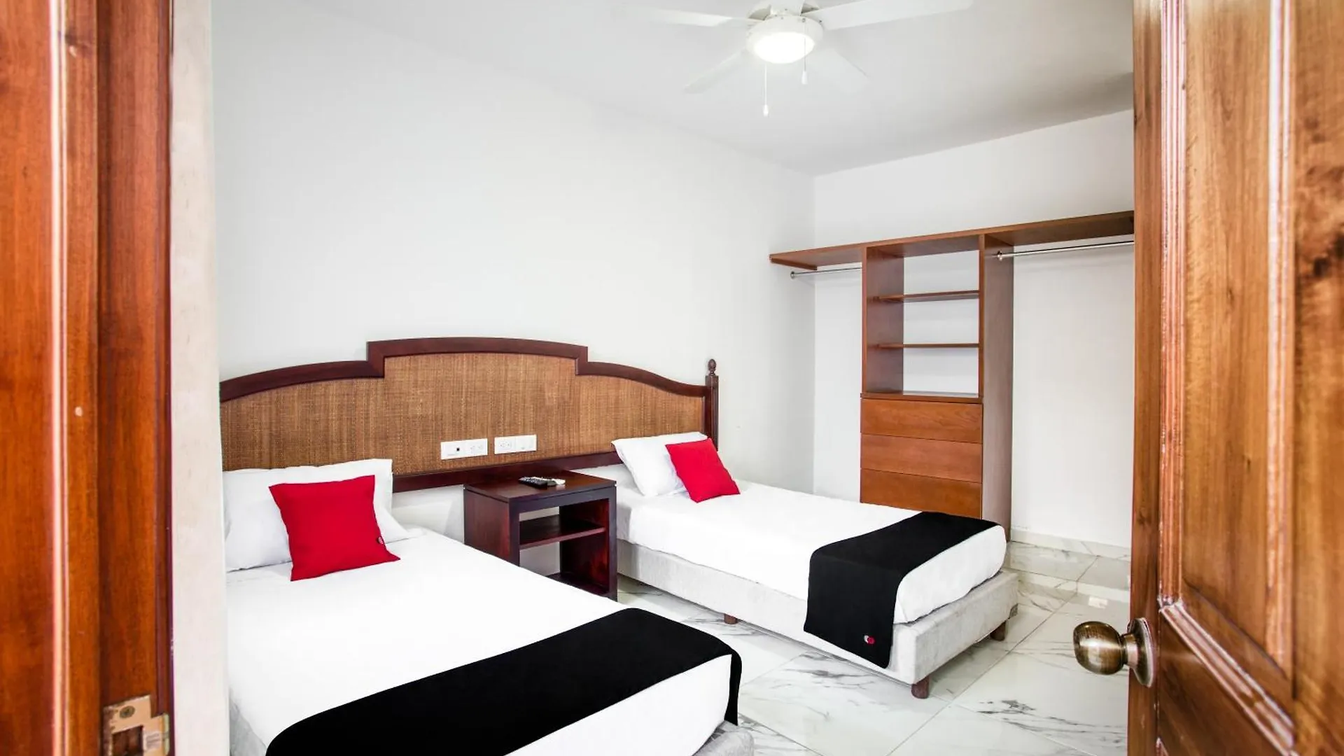 פלאייה דל כרמן Capital O Hotel Yukon