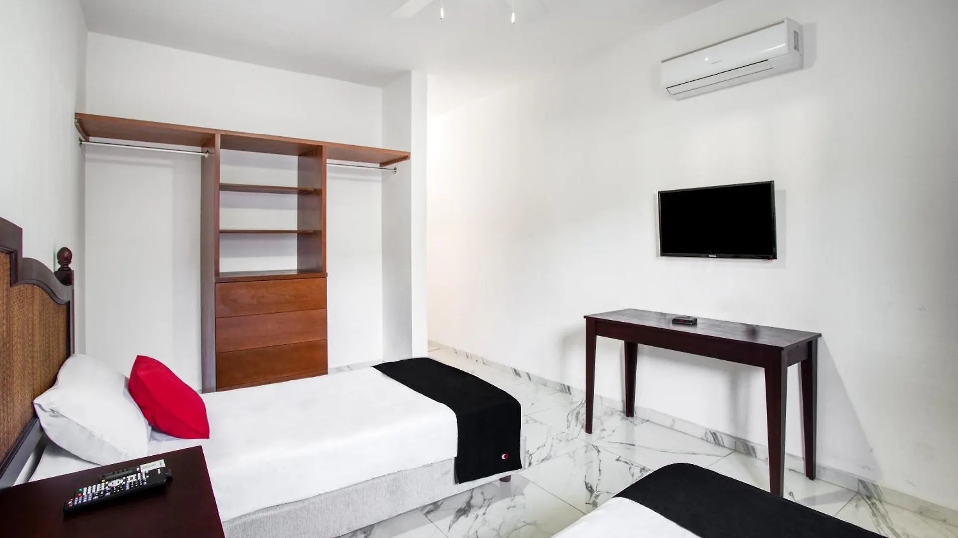 פלאייה דל כרמן Capital O Hotel Yukon 2*, פלאייה דל כרמן מקסיקו