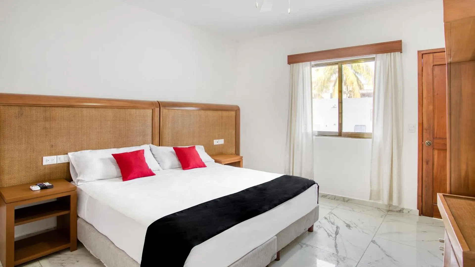 פלאייה דל כרמן Capital O Hotel Yukon פלאייה דל כרמן