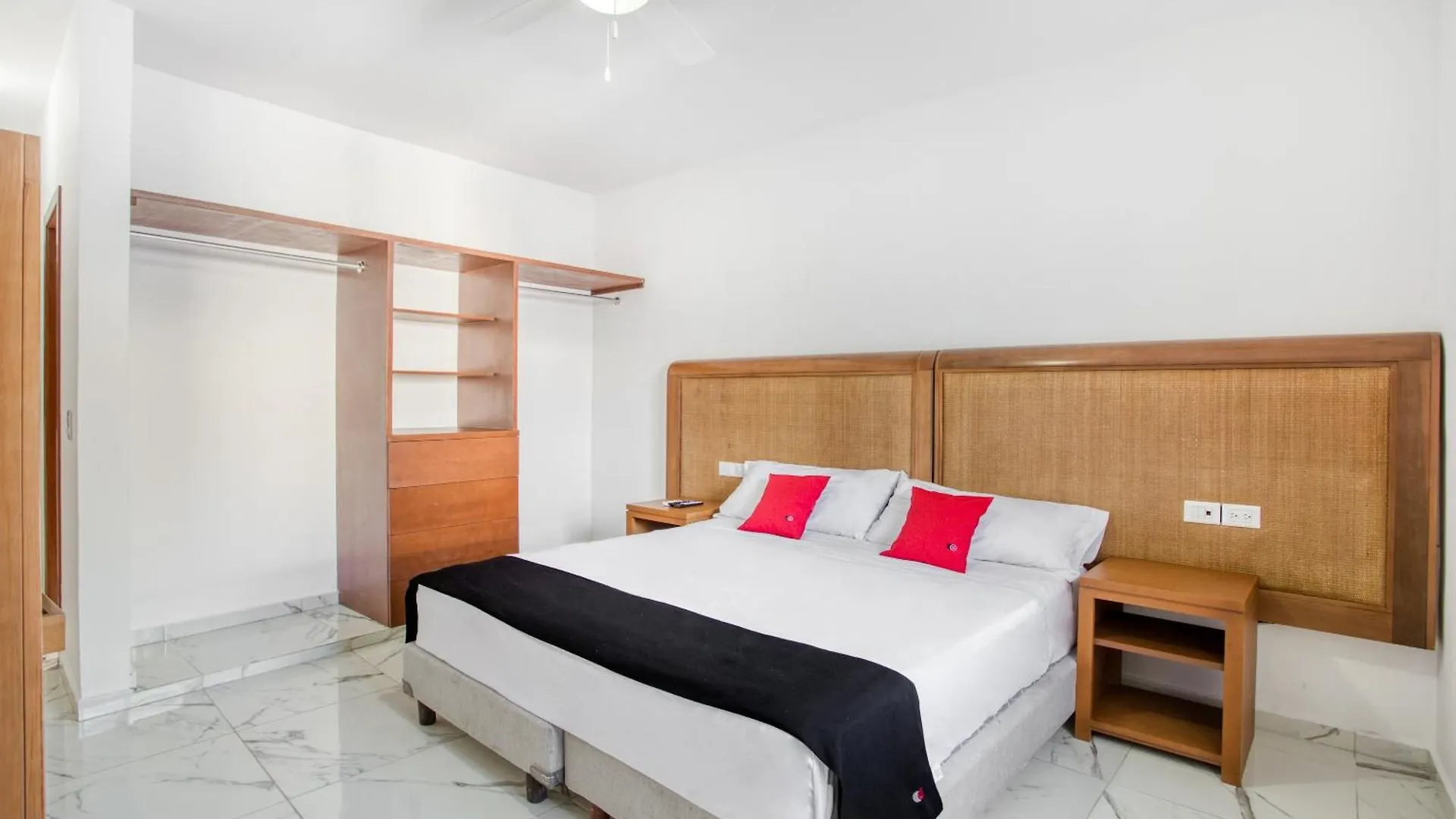 פלאייה דל כרמן Capital O Hotel Yukon